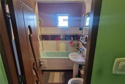 Apartament cu 3 camere decomandat în Obor