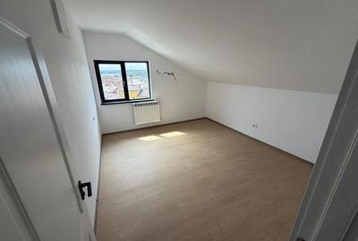 Apartament cu 4 camere decomandat în Central - 1