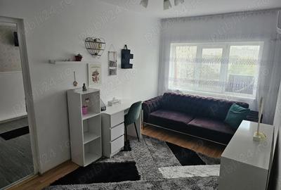 Apartament cu 3 camere semidecomandat în Km 4 - 2