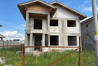 Casă cu 4 camere în Central - 2