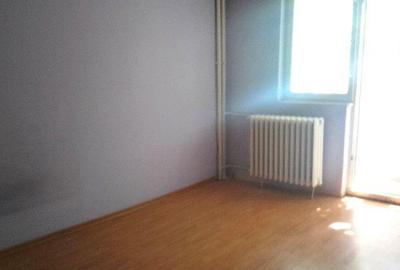 Apartament cu 4 camere semidecomandat, mobilat în Sălăjan - 2
