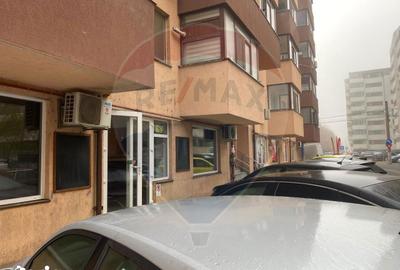 Spațiu comercial, de 71 mp, în Militari - 2