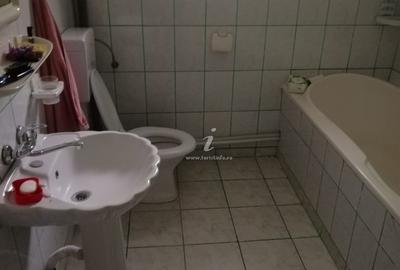 Apartament cu 3 camere semidecomandat în Teiul Doamnei - 1