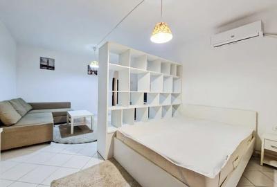 Garsonieră decomandată, mobilată în Vitan Mall