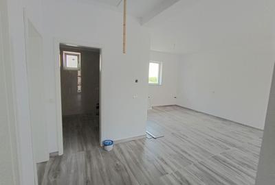 Casă individuală cu 3 camere cu Canalizare în Sânandrei - 4