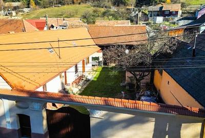 FILM! Casa saseasca, renovata exterior, in centrul localitatii Holbav, Brasov. - 32