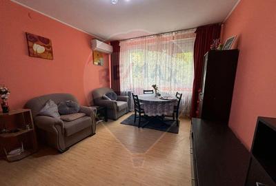 Apartament cu 3 camere de vanzare in zona 1 Decembrie 1... Apartament cu 3 camere de vanzare in zona 1 Decembrie 1... - 3