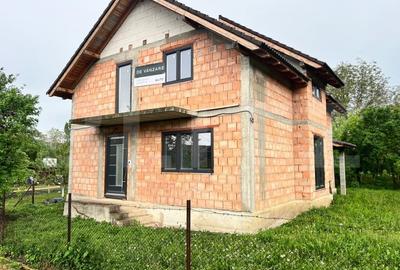 Casa spatioasa cu 4 camere, 150 mp, 10 ari teren, zona Arcalia