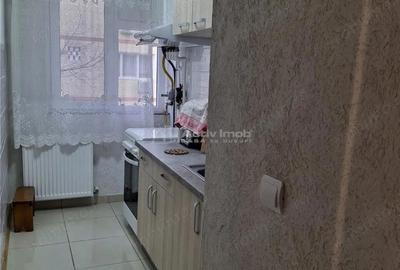 Apartament cu 3 camere semidecomandat în Micro III - 18
