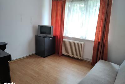 Apartament cu 3 camere semidecomandat în Central - 1