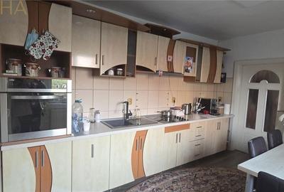 Casă cu 4 camere cu Teren 954 Mp în Calea Moldovei