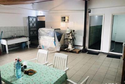 Spațiu comercial, de 200 mp, în Central - 3