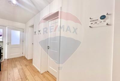 Casă cu 12 camere cu Teren 247 Mp în Decebal - 5