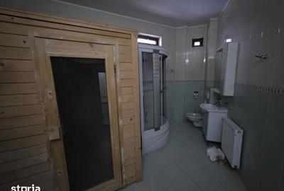 Casă cu 9 camere cu Teren 1861 Mp în Păcurari