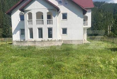 Casa de vanzare cu teren, in Pojorata, la sosea asfaltata - 12