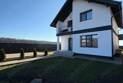 Casă cu Teren 445 Mp în Bănești - 2