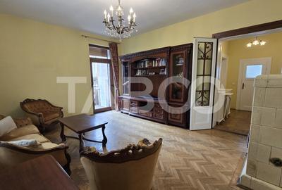 Apartament cu 3 camere semidecomandat, mobilat în Central