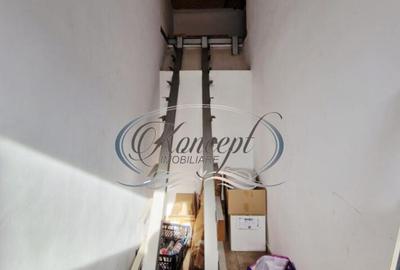 Investitie ideala: casa cu 2 unitati locative si curte, str. - 9