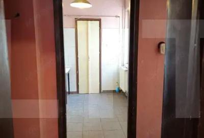 Apartament cu 4 camere decomandat în Central - 2