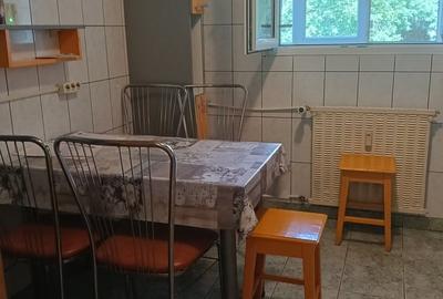 Apartament decomandat în Teiul Doamnei