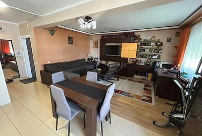 Apartament cu 3 camere în Cetate - 1