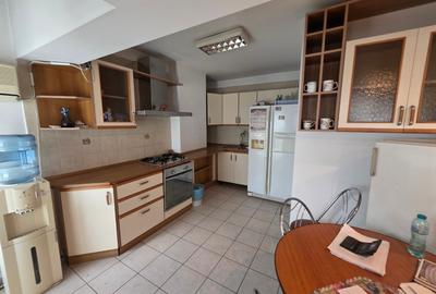 B-ul Unirii la intersectie cu strada Traian, stradal, 10 minute metrou, - 6