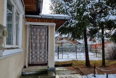 Casa 5 camere+ anexe cu teren 686mp - 2
