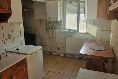 Inchiriez apartament 3 camere