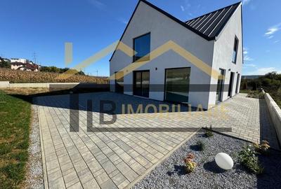 Casa individuala 4 camere, 181 mp utili, teren 822mp, zona Unirii - 1