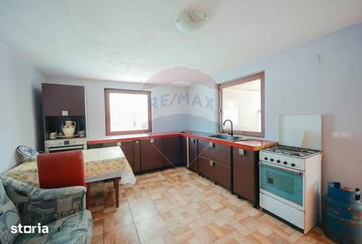 Casă cu 4 camere cu Teren 2000 Mp în Bratca - 4
