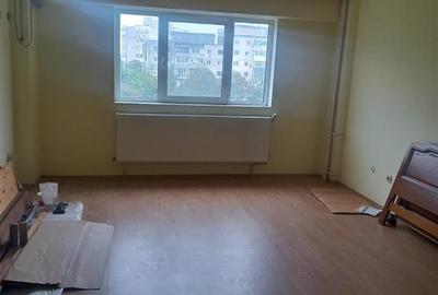 Apartament cu 3 camere decomandat în Călărași - 3