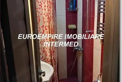 Garsoniera decomandata ,zona Far - 3