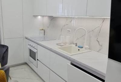 STATIUNEA  MAMAIA  -  2 CAMERE  PRIMUL  RAND  LA  MARE  MOBILAT  UTILAT  LUX - 11