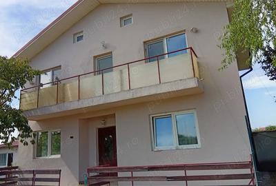 Proprietar vand casa P+1, pivnita sub casa, curte spatioasa. - 2