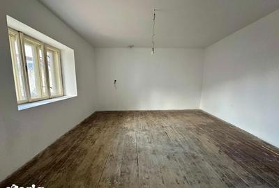 Casă cu 2 camere cu Teren 200 Mp în Central - 2