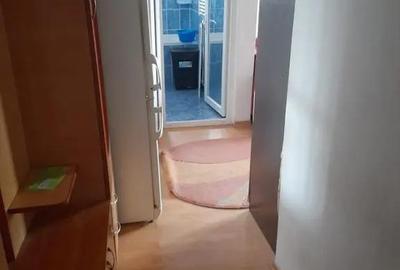 Apartament cu 2 camere decomandat în Micro 21