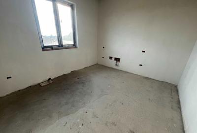 Casă cu 2 camere cu Teren 250 Mp în Vânători - 2
