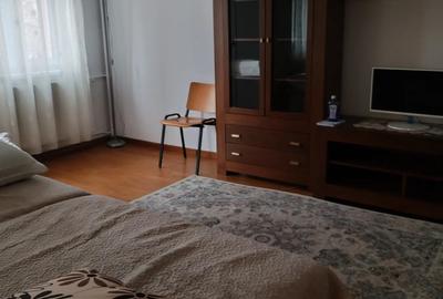 Apartament cu 2 camere decomandat în Drumul Sării
