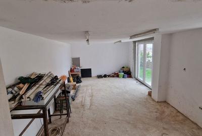 Casă cu 5 camere cu Teren 420 Mp în Trei Stejari - 2