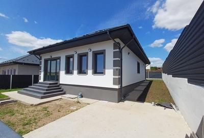Casa individuala cu 4 camere , MIROSLAVA