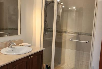 Casă individuală cu 4 camere cu Canalizare în Stupini - 12