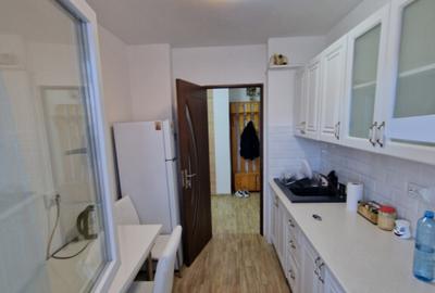 Vand apartament doua camere decomandat mobilat - 2