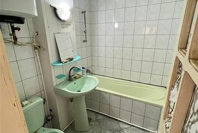 Apartament 3 camere , zona centrala, parter - 9