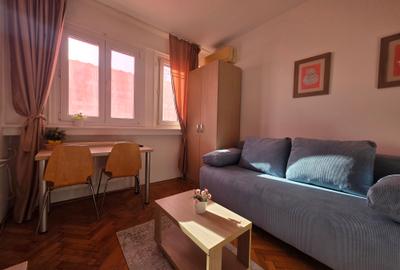 Garsonieră semidecomandată în P-ța Universității - 13