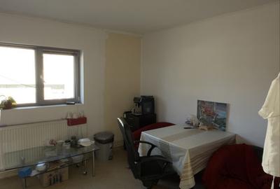 Spațiu comercial, de 100 mp, în Central - 8