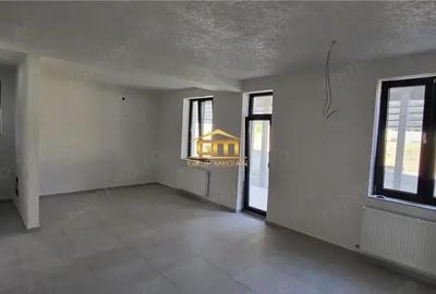 Casă cu 4 camere cu Teren 300 Mp în Vlădesti - 2