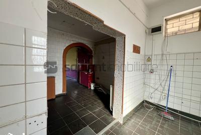 Spațiu comercial, de 49 mp, în Decebal - 4