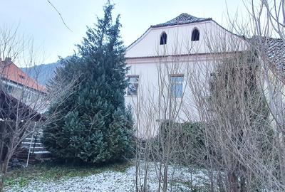 Casă cu 9 camere cu Canalizare în Centrul Istoric - 2