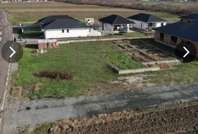 Teren 13 ari cu funda?ie ?i proiect de casa, utilita?i complete, Sat Sasar - 1