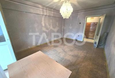 Apartament decomandat 4 camere 4 balcoane 2 bai etaj 1 Central Sibiu - 2